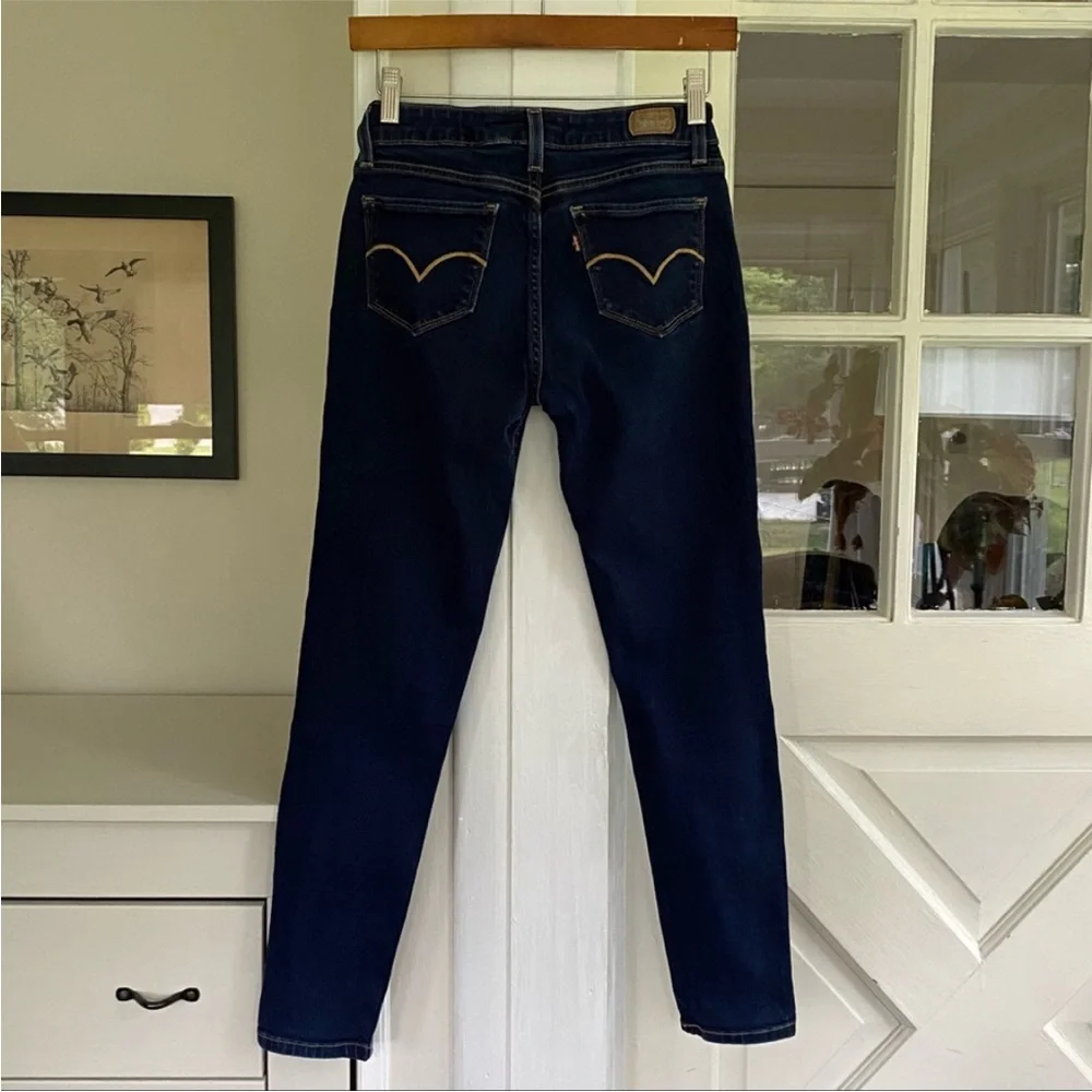 Levi's Jeans - Picture 2 of 13